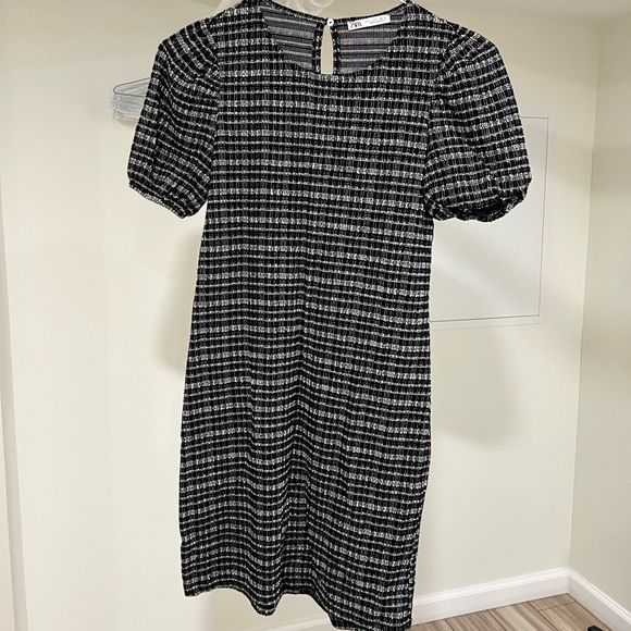 Dresses & Skirts - ZARA Puff Sleeve Black Mini Dress